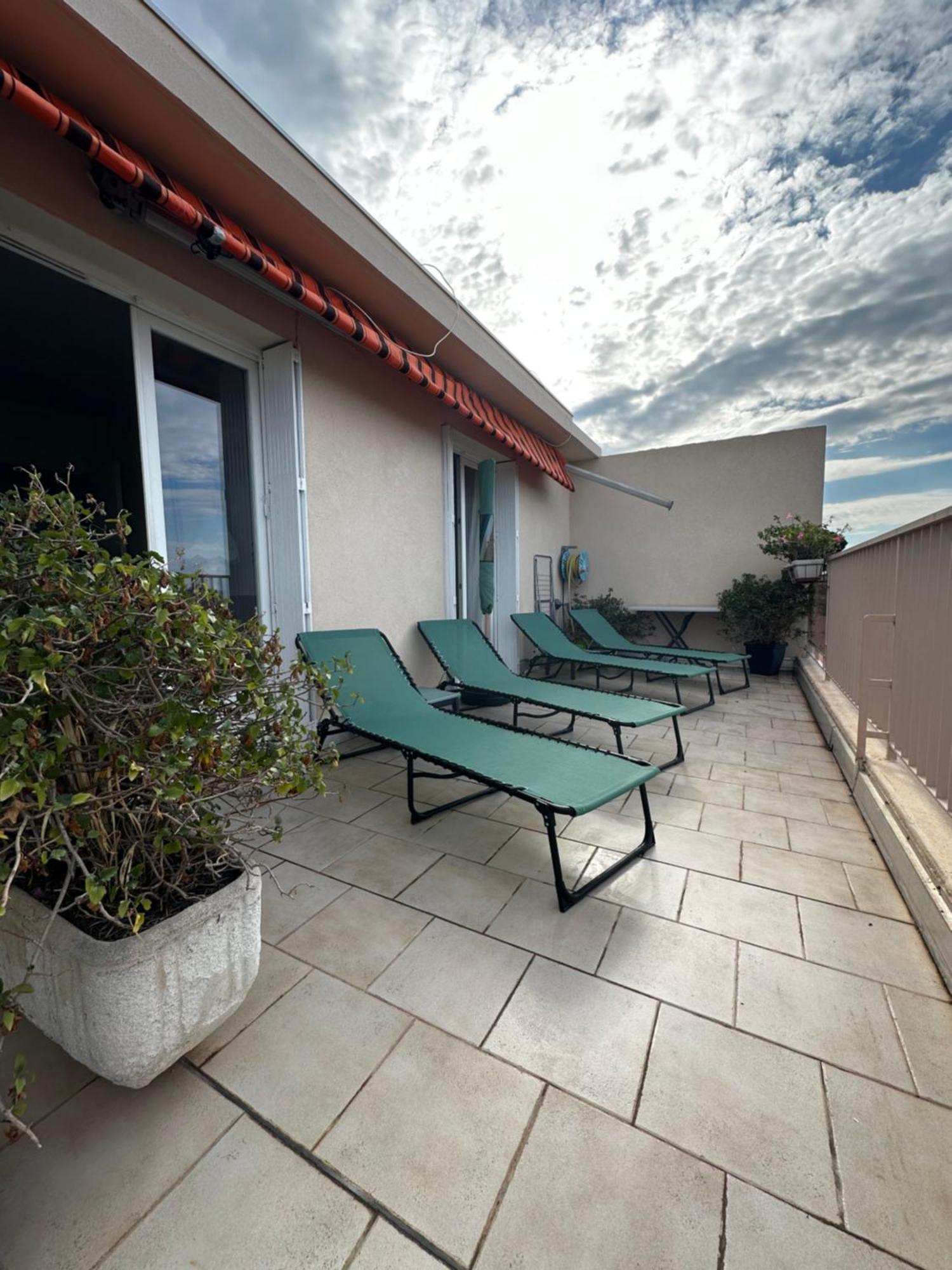 T4 Avec Terrasse Et Garage Prive Apartment Toulon Exterior photo